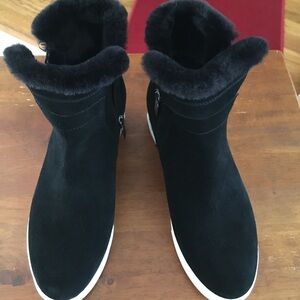 Woman’s Blondo waterproof boots